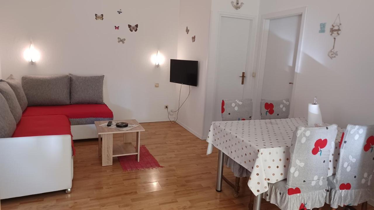 Apartmani Mary Dugi Rat Exterior foto
