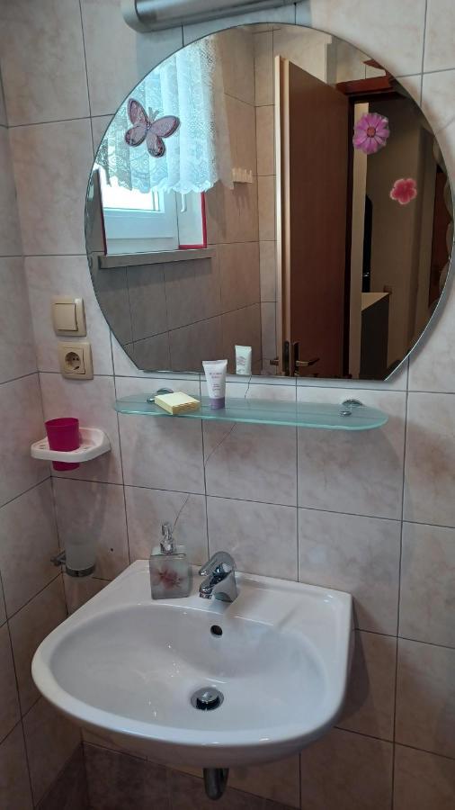 Apartmani Mary Dugi Rat Exterior foto